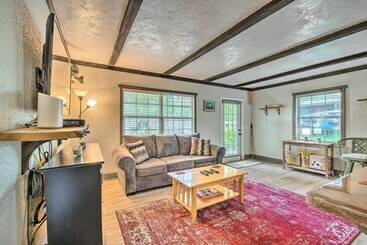 Сельский дом Central Yankeetown Hideaway: Walk To Water!