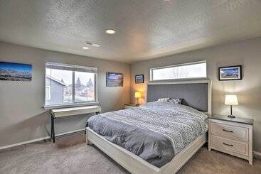 کلبه Chic Bend Home W/ Deck < 3 Mi To Downtown!
