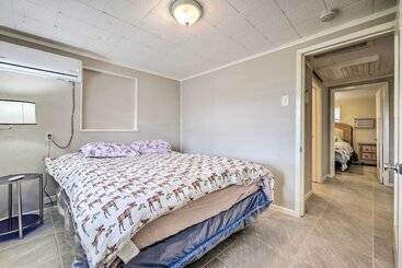 茅舍 Convenient Canyon Lake Home W/ Deck & Grill!