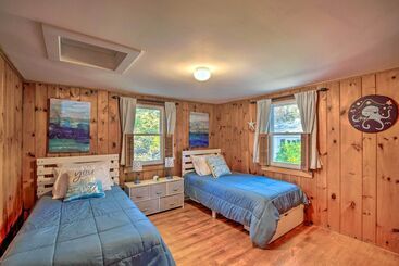 Cape Cod Cottage: Deck, Grill & Kayaks, Near Beach