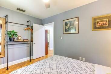 コテージ Cozy Gainesville Home ~ 1 Mi To University!