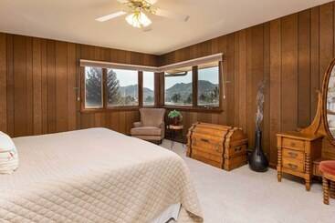 별장 Spacious Colorado Retreat W/ Deck & Mountain Views