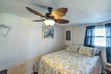 コテージ Little Gasparilla Home: Walk To Beaches!