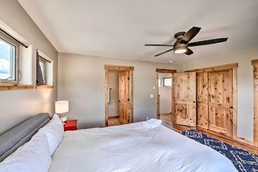 بيت ريفى Modern Buena Vista Home W/ Luxe Interior & Views!