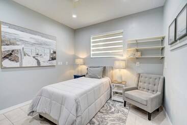 بيت ريفى Game Room & Deck: Spacious Home In St James City
