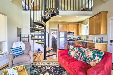 Oceanfront Cottage W/deck & Secluded Beach Access!