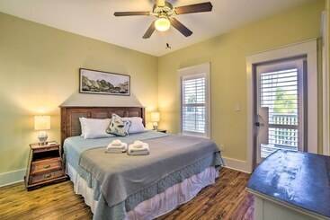 Screened Porch + Beach Access: Port St Joe Cottage