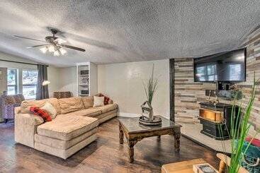 بيت ريفى Relaxing Lincoln Forest Retreat W/ Wraparound Deck