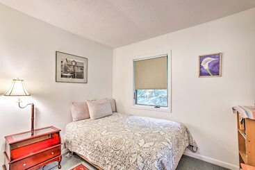 קוטג'' Secluded Bass Lake Cabin, 9 Mi. To Traverse City!