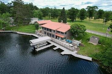 بيت ريفى Spacious Danbury Home W/ Direct Lake Access!