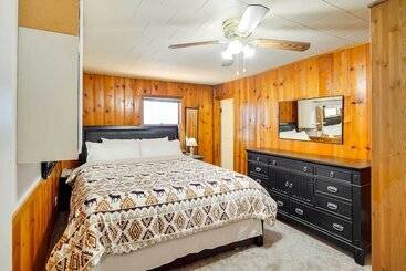 Сельский дом Sugarloaf Cabin W/ Hot Tub ~ 6 Mi To Big Bear