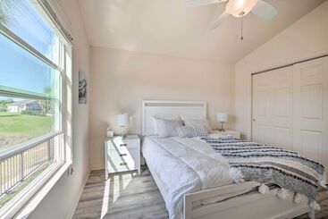 별장 The Villages Retreat W/ Lanai & Lake Views!