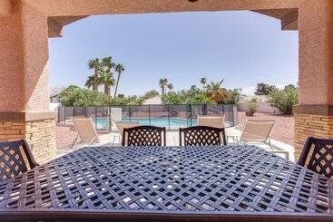 コテージ Updated Las Vegas House: Patio & Solar Heated Pool