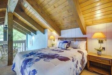 Сельский дом Waterfront Views & Resort Perks: Osage Beach Home