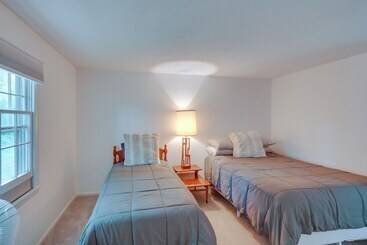 별장 Skiing & Hiking: Water View Home In The Berkshires
