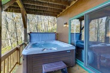 Сельский дом Wolf Laurel Resort Home W/ Long Range Views!