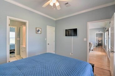 별장 Deck & Grill: Walkable Crystal Beach House!