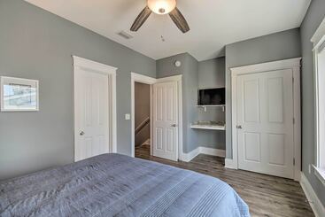 קוטג'' Sunny Gulf Shores Retreat W/ Deck: Walk To Beach!