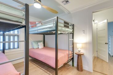 Сельский дом Galveston Vacation Home W/ Hot Tub: Walk To Beach