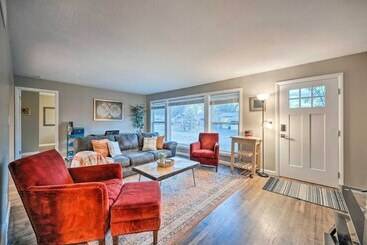 コテージ Lovely Wichita Home W/ Patio & Fire Pit!