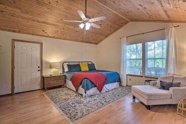 별장 Lush Garfield Cabin W/ Community Pool & Lake!
