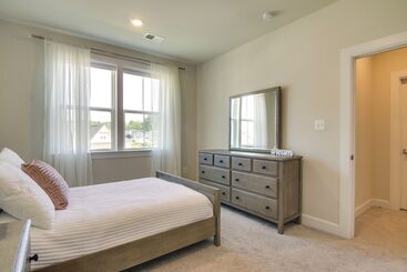 Сельский дом Modern Lewes Home W/ Deck, Grill + Pond View!