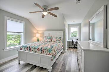 بيت ريفى Modern Waveland Home W/ Deck, Walk To Beach!