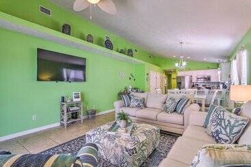 بيت ريفى Pcb Retreat W/ Patio & Grill < 1 Mi To Beach!