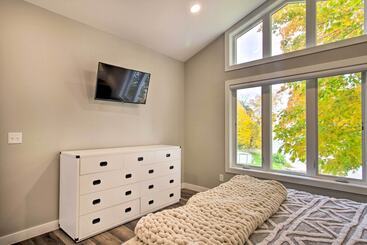 بيت ريفى Pearl Lake Retreat W/ Dock & Stunning Views!