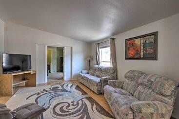 Сельский дом Red Rock Rambler  Moab Home W/ Hot Tub & Views!