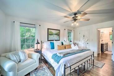 별장 Riverfront Sugar Grove Home: Hot Tub & Views!