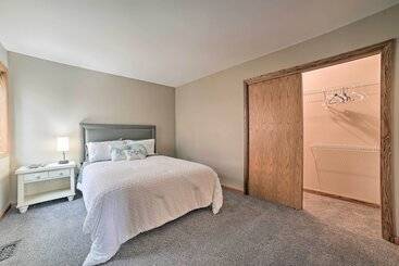 קוטג'' Serene Riverfront Home W/ Torch Lake Access!