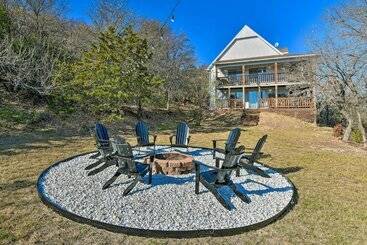 별장 Spacious Family Home On The Water + Boat Dock
