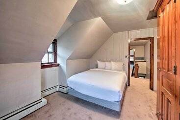 کلبه Spacious Reading Home W/ Patio   2 Miles To Pagoda