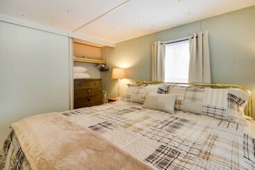 별장 Wooded Mcgrath Home W/ Sauna Near Soo Line Trail!