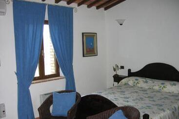 هتل Agriturismo Podere Del Vescovo