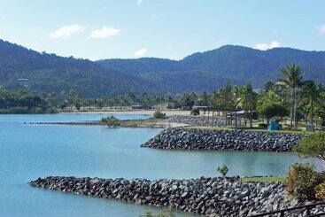 هتل Airlie Waterfront Bed & Breakfast