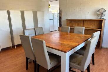 هتل Cali Backpackers