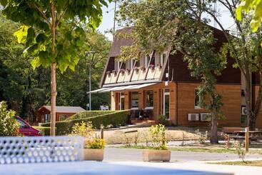 فندق Camping Parisest