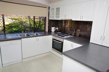 هتل Grangewood Court Apartments