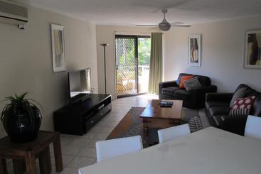 هتل Grangewood Court Apartments