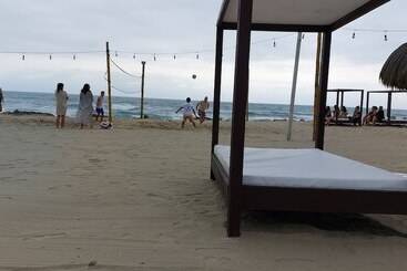 هتل Howard Johnson By Wyndham Montanita