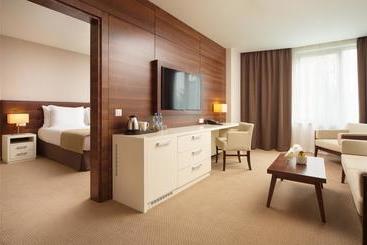 هتل Parklane Resort And Spa