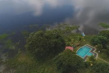 پانسیون Pharo Lake