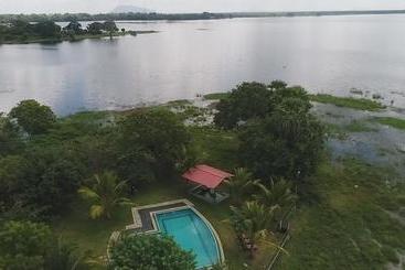 پانسیون Pharo Lake