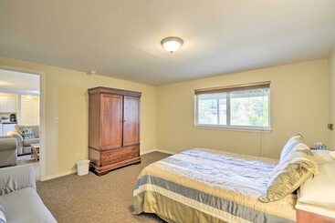 茅舍 Anderson Island Retreat W/ Lakefront Deck & Canoe!