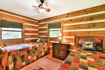 茅舍 Black Mountain Cabin W/ Screened Porch + Views!