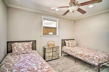 Blue Cottage In The Bayou  W/ Private Yard!