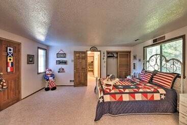 بيت ريفى Camano Island Family House W/ Hot Tub & Deck!