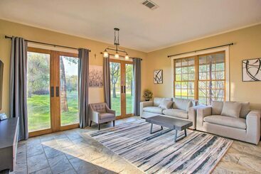 별장 Charming Gainesville Retreat: Barn, Horses Welcome